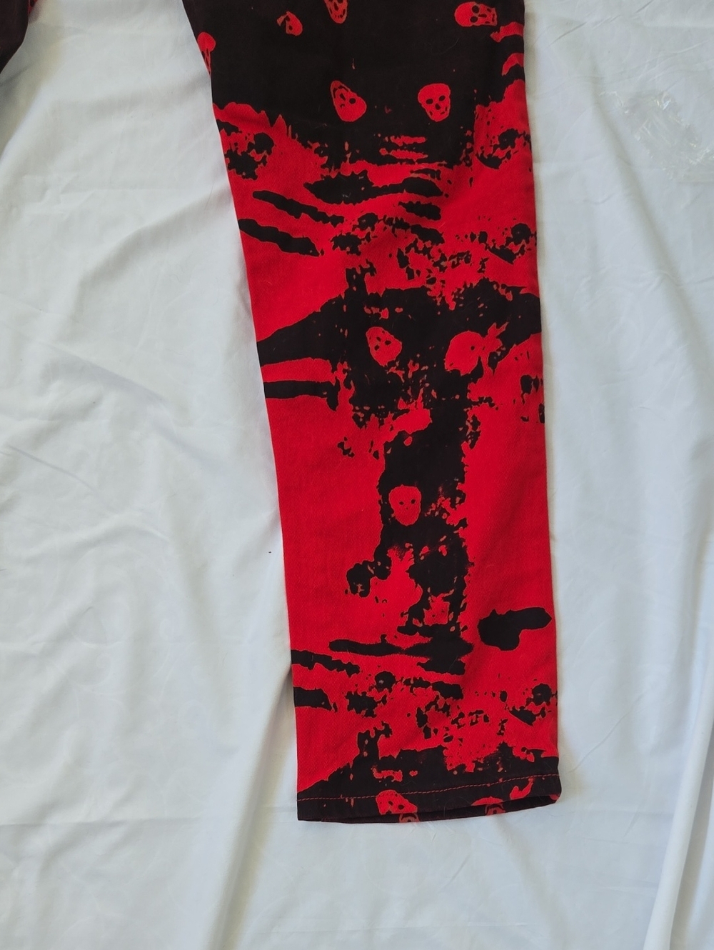 Men's Black Jeans With Multiple Bright Red Skull Graphics All Over Front&Back. - Picture 15 of 16